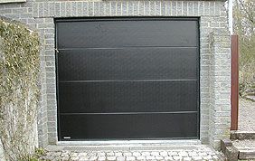 porte de garage en PVC  noir