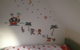 fresque murale dans une chambre d'enfant