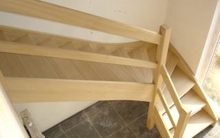 escaliers tournants en bois
