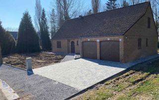 parking privé devant une maison à Namur