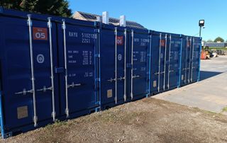 containers bleus pour entreposage