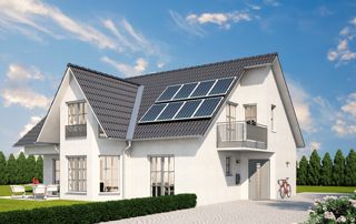 panneaux solaires posés sur le toit de la maison