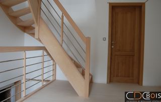escalier et porte en bois