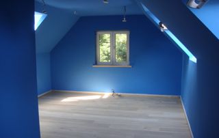 peinture murale bleu vif