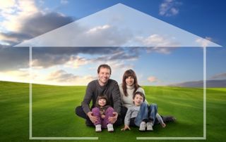 famille dans sa maison