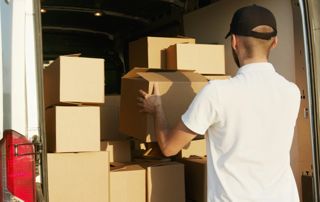chargement cartons de déménagement
