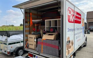 camion de déménagement chargé