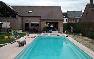 maison avec piscine extérieure enterrée