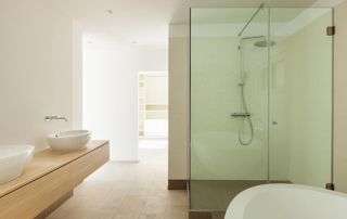 paroi de douche en verre