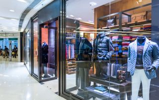 vitrine magasin de vêtements