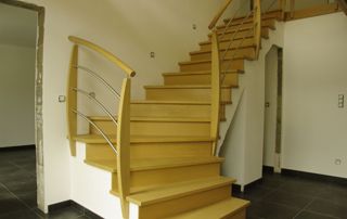 escalier tournant en bois