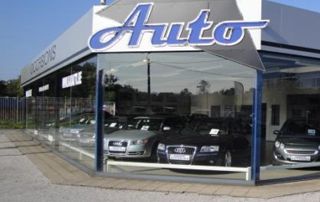 Devanture du concessionnaire Kar Auto