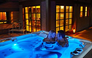 spa extérieur avec jacuzzi