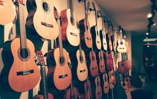 Magasin de guitares et autres instruments