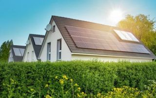maison avec panneaux photovoltaïques