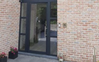 porte d'entrée vitrée avec profilé en aluminium