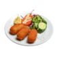 assiettes de croquettes avec salade