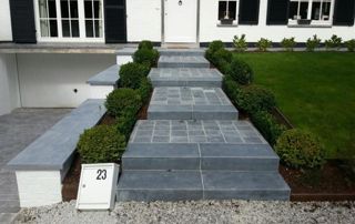 Allée maison en pierre