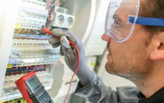 inspection tableau électrique par un électricien