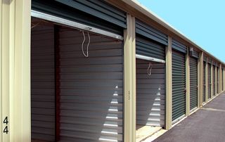 plusieurs box de stockage 