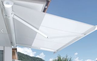 tente solaire à toile blanche