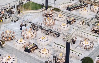 Tables dressées lors d'un événement