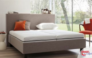 lit avec matelas en mousse