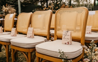 chaise de cérémonie de mariage avec cadeaux