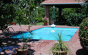 piscine extérieure rectangulaire