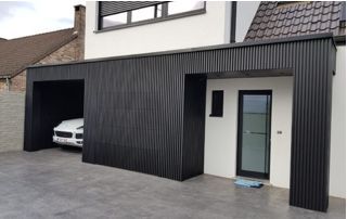 façade avec porte de garage