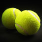 balles de tennis sur fond noir