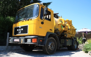 camion de vidange de l'entreprise La Belle Vidange